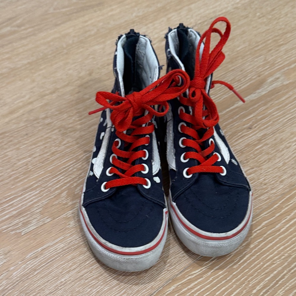 Navy Blue Vans Shoes with white hearts, red laces and stripe. Toddler/kids 10.5